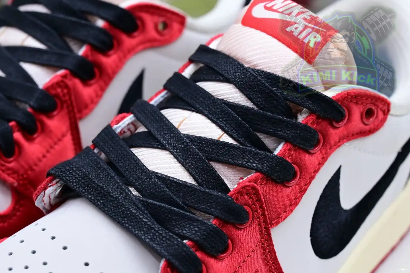 Trophy Kimikick Air “Away” 1 Room x Jordan Jordan Low OG 0506